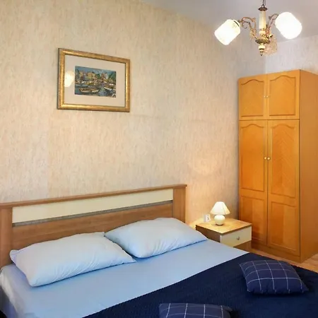 Apartman By The Sea - 15752 Trogir